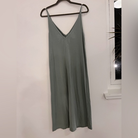 Lou & Grey sleeveless midi dress with button down size XS in sage green - Picture 2 of 4